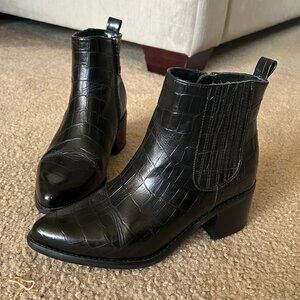 BLONDO Elvina Waterproof Black Crocodile Leather Ankle Boots Size 6